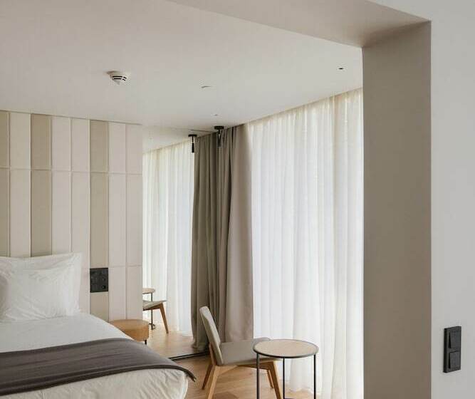 سوییت اجرایی, Lumen Hotel & The Lisbon Light Show