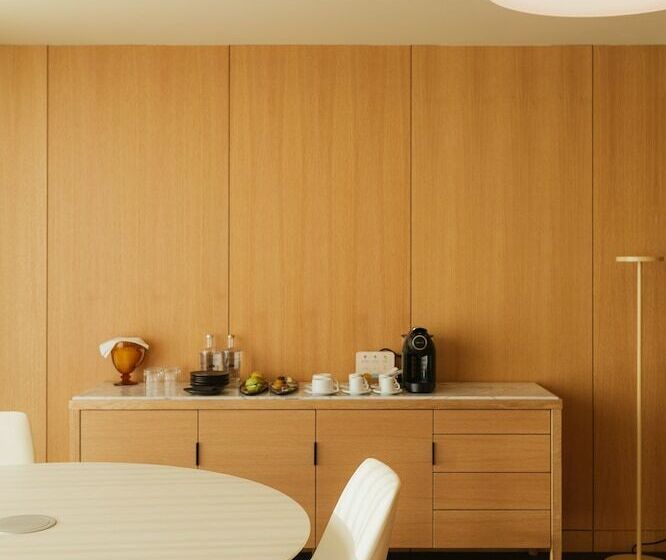 سوییت اجرایی, Lumen Hotel & The Lisbon Light Show