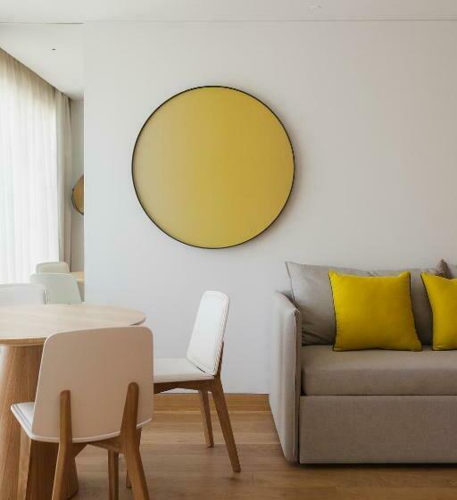 سوییت خانوادگی, Lumen Hotel & The Lisbon Light Show