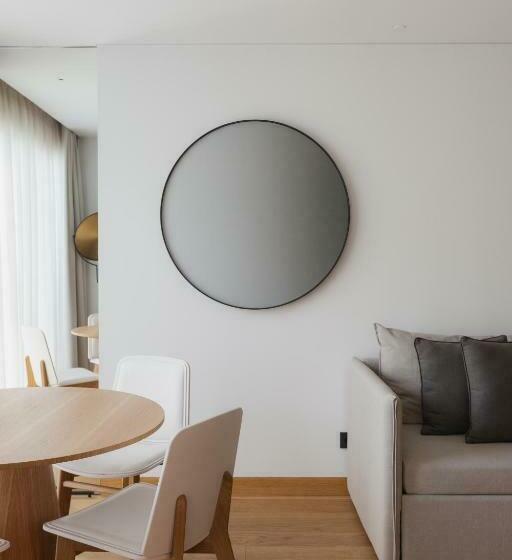 سوییت خانوادگی, Lumen Hotel & The Lisbon Light Show