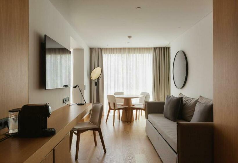 سوییت خانوادگی, Lumen Hotel & The Lisbon Light Show