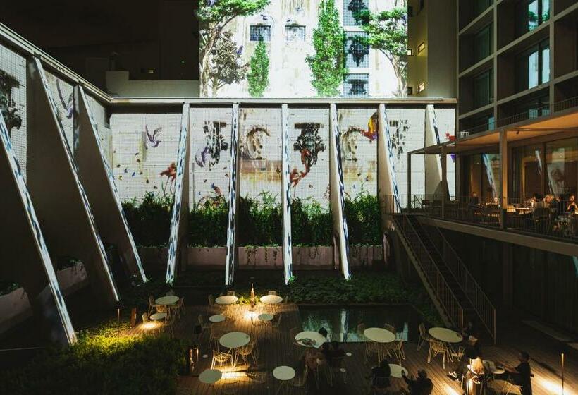 Quarto standart comunicado, Lumen Hotel & The Lisbon Light Show