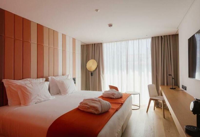 Quarto standart comunicado, Lumen Hotel & The Lisbon Light Show