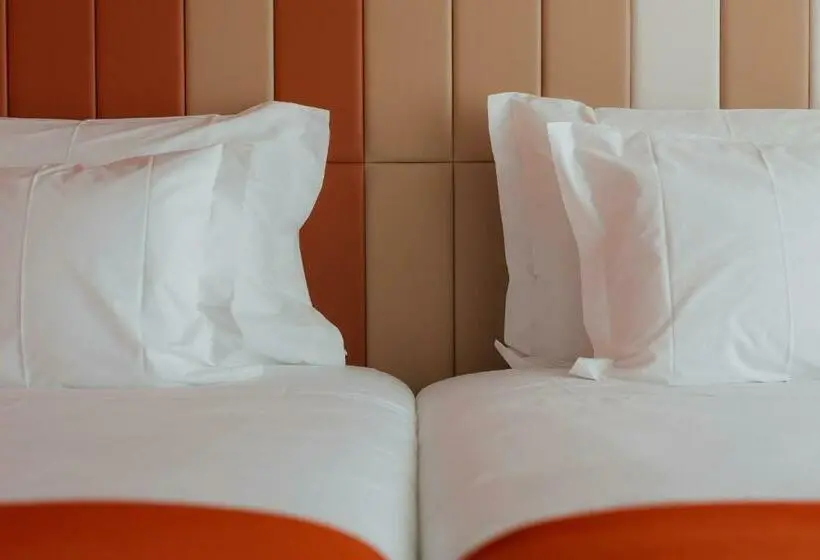 Quarto standart comunicado, Lumen Hotel & The Lisbon Light Show