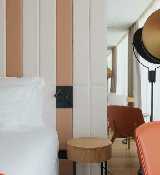 Quarto standart comunicado, Lumen Hotel & The Lisbon Light Show