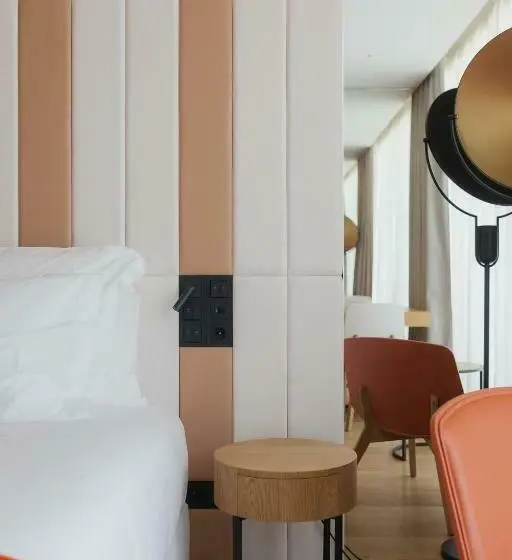 Quarto standart comunicado, Lumen Hotel & The Lisbon Light Show