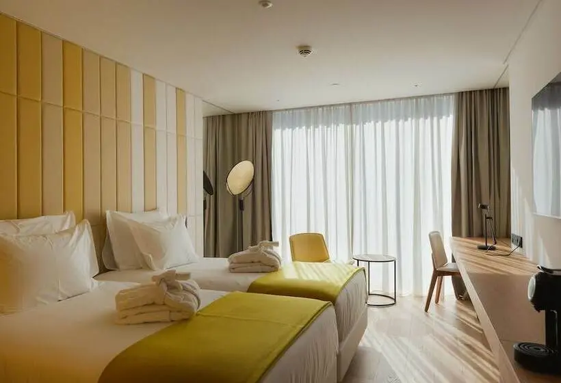 Quarto standart comunicado, Lumen Hotel & The Lisbon Light Show