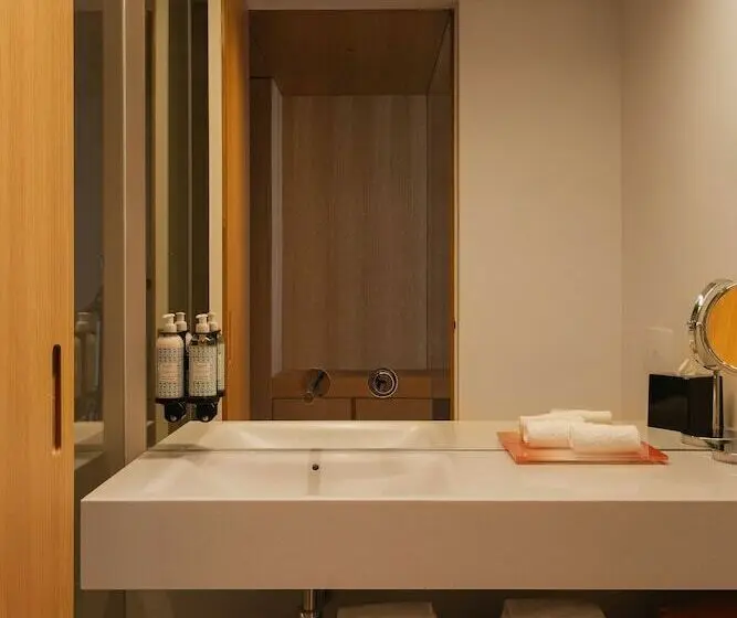 Quarto standart comunicado, Lumen Hotel & The Lisbon Light Show