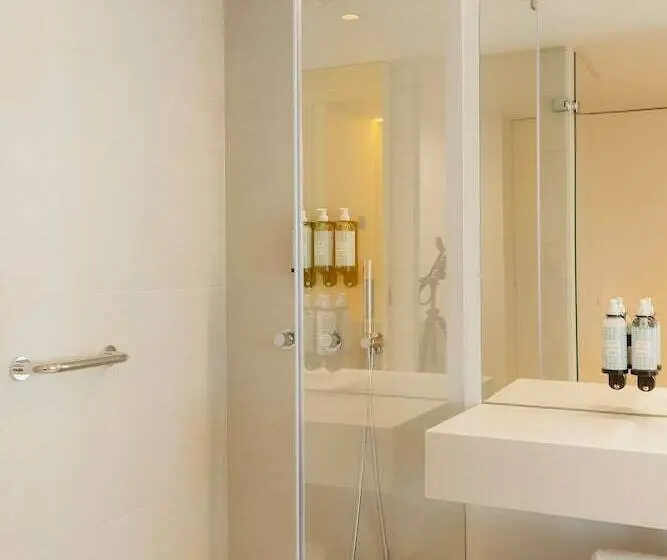 Quarto standart comunicado, Lumen Hotel & The Lisbon Light Show