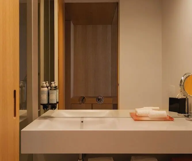 Quarto standart comunicado, Lumen Hotel & The Lisbon Light Show