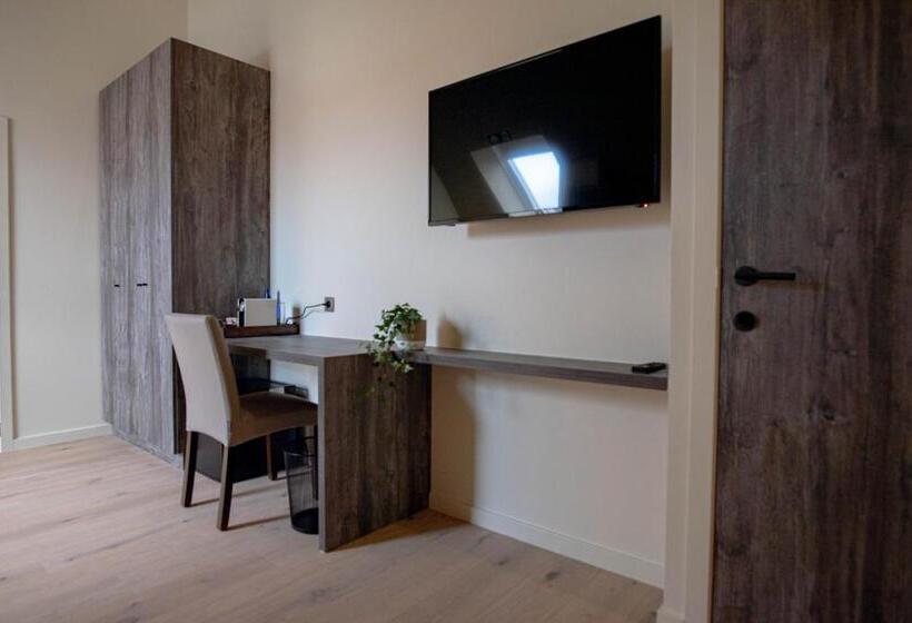 标准间, ‘t Ponton