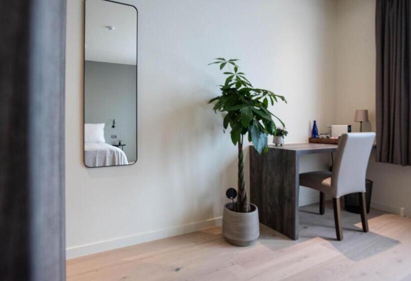 标准间, ‘t Ponton