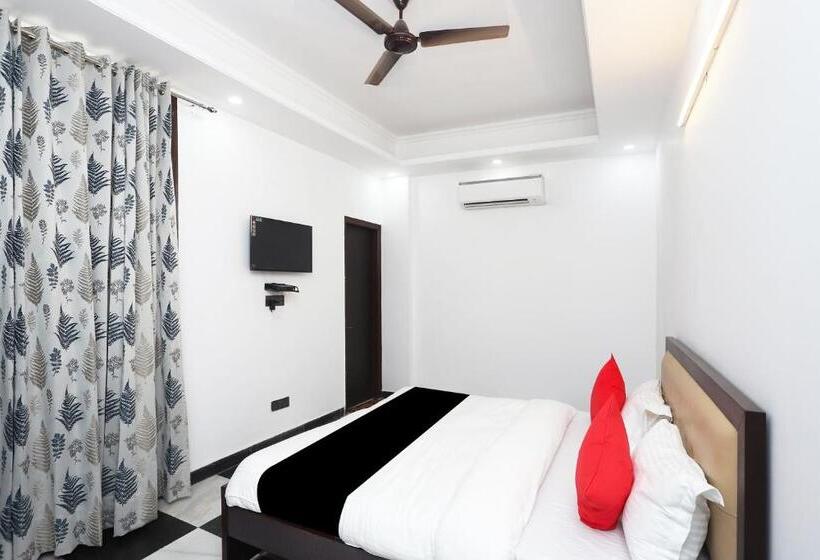 Номер Basic, Capital O Peaceful Stays Near Iskcon Temple Noida