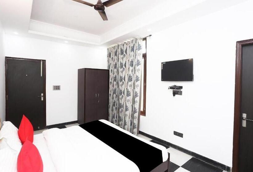 Номер Basic, Capital O Peaceful Stays Near Iskcon Temple Noida