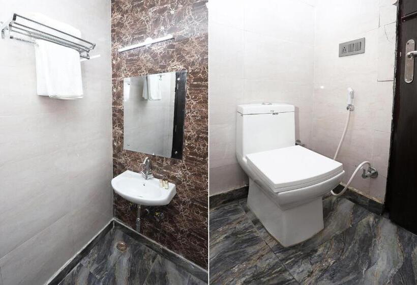 Трехместный Номер Классика, Capital O Peaceful Stays Near Iskcon Temple Noida