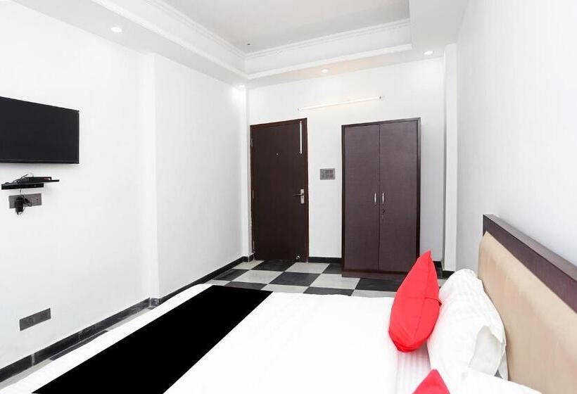 Трехместный Номер Классика, Capital O Peaceful Stays Near Iskcon Temple Noida