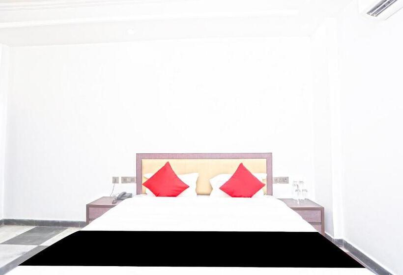 Трехместный Номер Классика, Capital O Peaceful Stays Near Iskcon Temple Noida