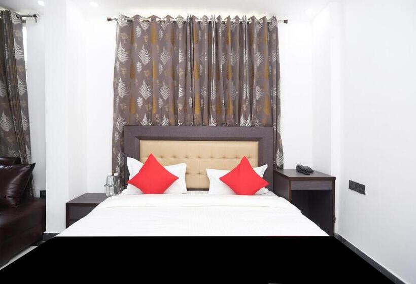 Трехместный Номер Deluxe, Capital O Peaceful Stays Near Iskcon Temple Noida