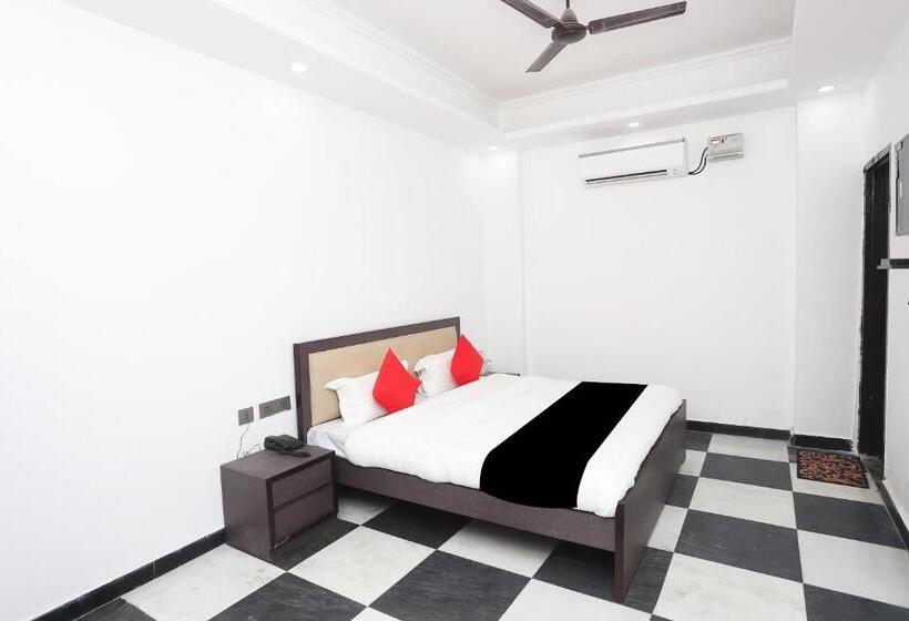 Трехместный Номер Классика, Capital O Peaceful Stays Near Iskcon Temple Noida