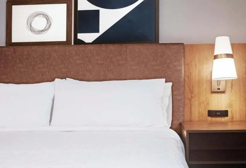 身障者適用キングサイズベッドルーム, Staybridge Suites Waco South   Woodway, An Ihg