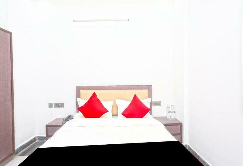 Трехместный Номер Классика, Capital O Peaceful Stays Near Iskcon Temple Noida