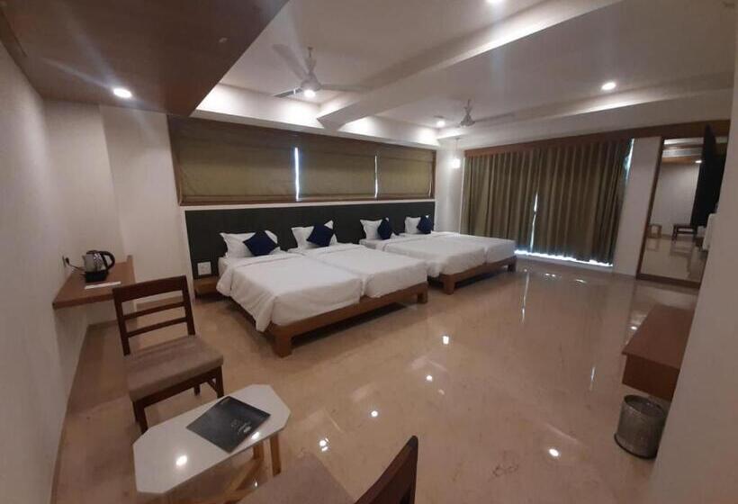 Familie Studio, Vits The Somnath Gateway