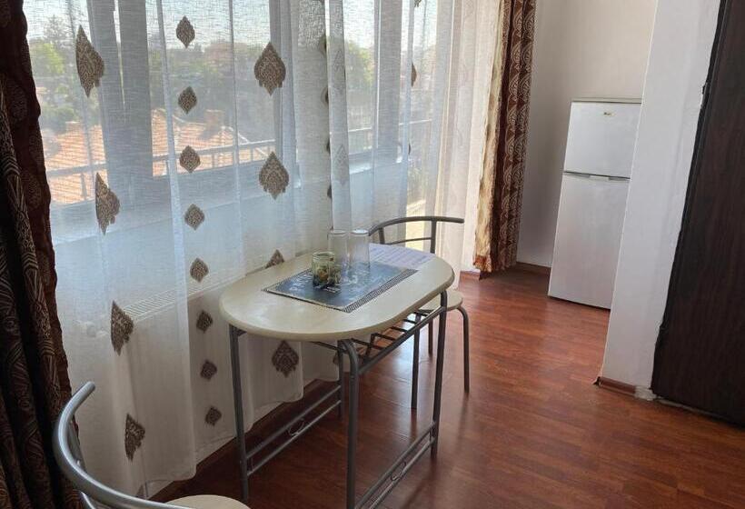 Standard Studio, Jacob's Villa