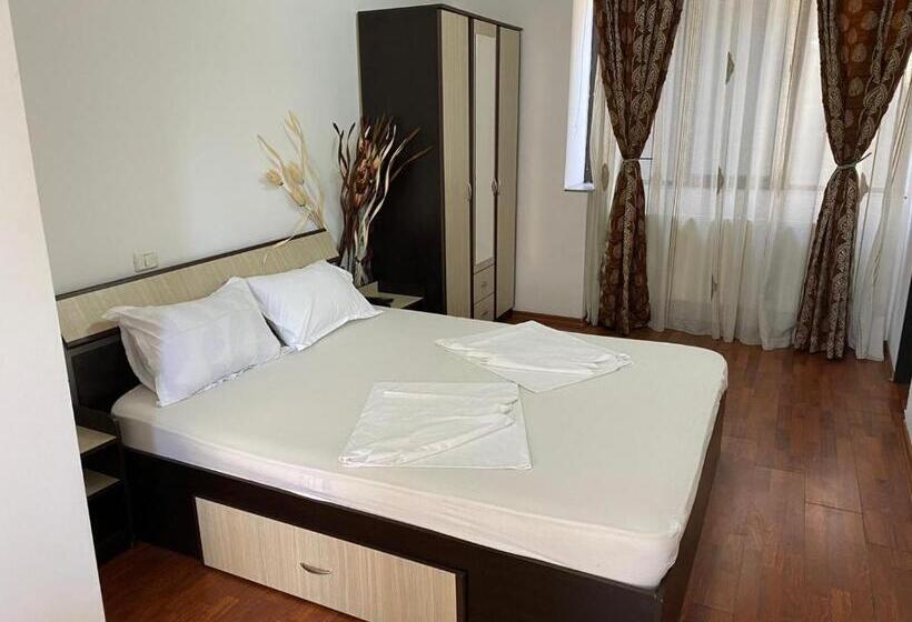 Standard Studio, Jacob's Villa