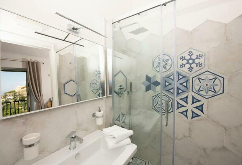 Номер Deluxe Вид на Море с Балконом, Amalfi Casamia B&b