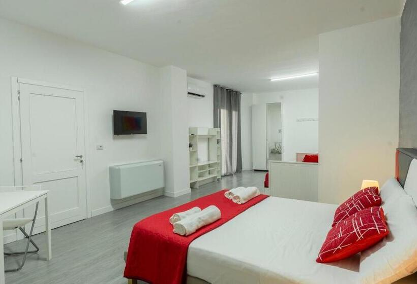 小型套房带阳台, B&b Villa Pignataro