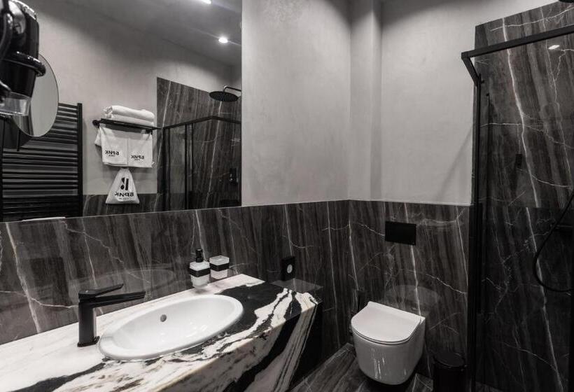 اتاق استاندارد, Brik