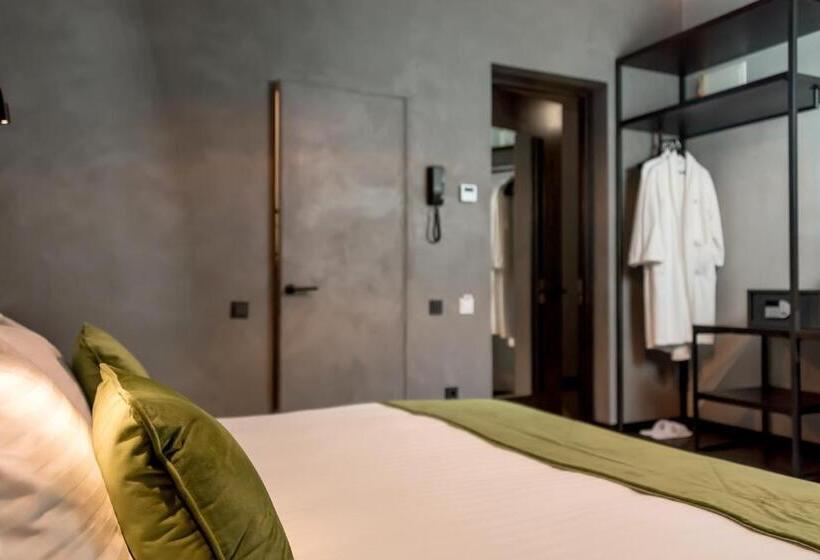 اتاق استاندارد با بالکن, Brik