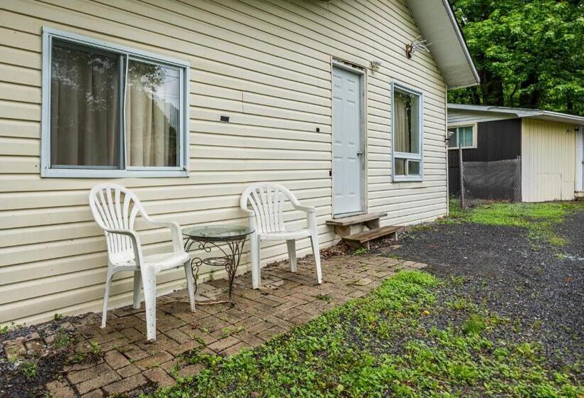 منزل غرفتين نوم, Long Sault Motel