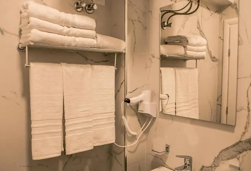 اتاق لوکس سه تخته, Oda Aparthotel Shkodër