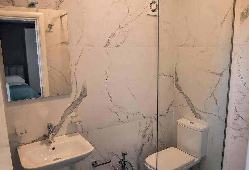 اتاق لوکس سه تخته, Oda Aparthotel Shkodër