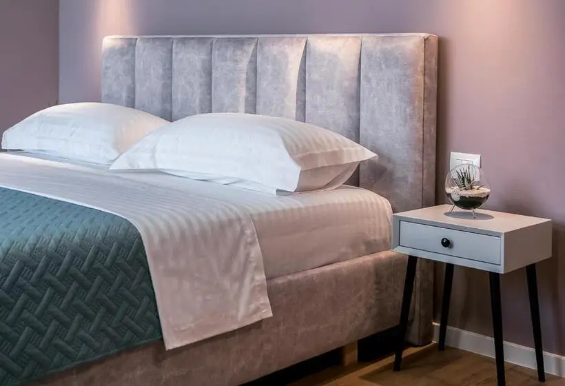 اتاق لوکس سه تخته, Oda Aparthotel Shkodër