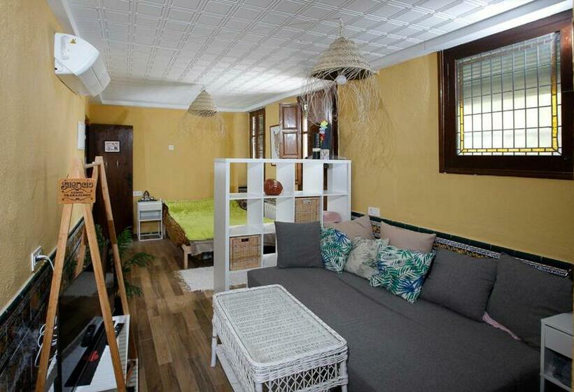 آپارتمان 1 خوابه با چشمانداز استخر, Oripando Hostel