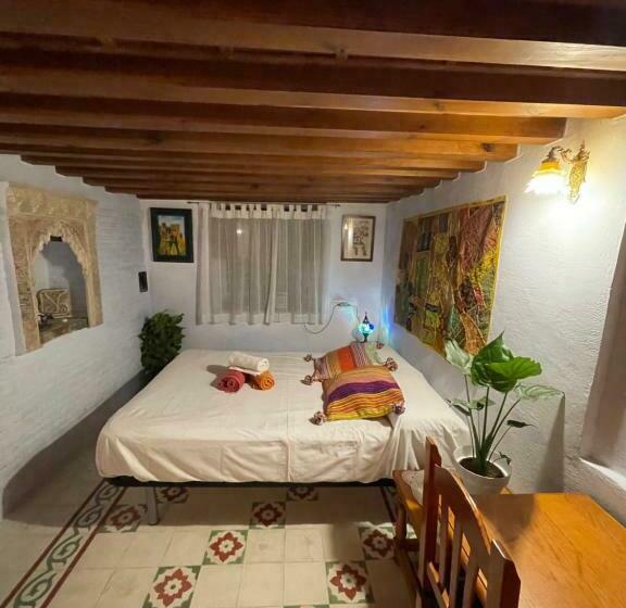 اتاق استاندارد با سرویس بهداشتی مشترک, Oripando Hostel