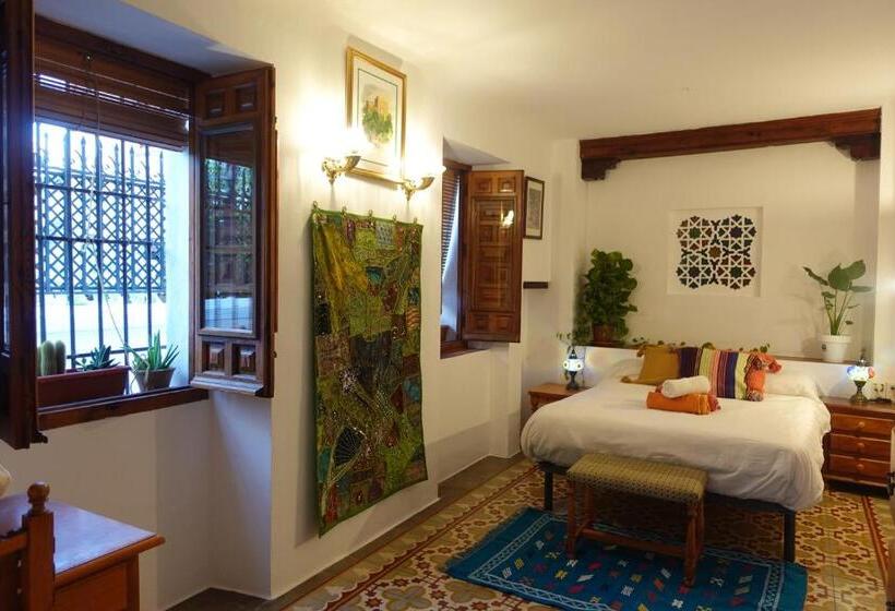 اتاق استاندارد با سرویس بهداشتی مشترک, Oripando Hostel