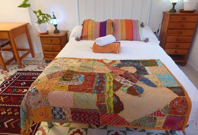 اتاق استاندارد با سرویس بهداشتی مشترک, Oripando Hostel