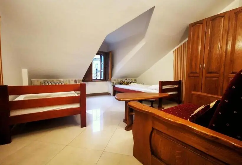 اتاق استاندارد با سرویس بهداشتی مشترک, Old Town Homestel