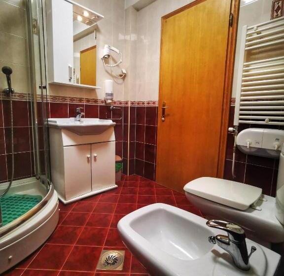 اتاق راحتی سه تخته, Old Town Homestel