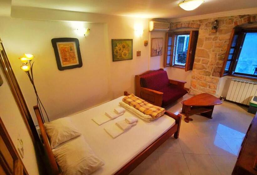 اتاق لوکس, Old Town Homestel