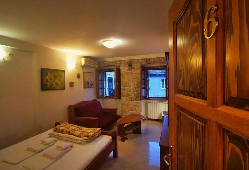 اتاق لوکس, Old Town Homestel