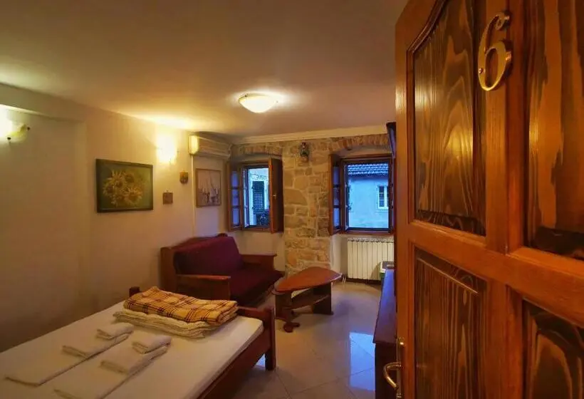 اتاق لوکس, Old Town Homestel