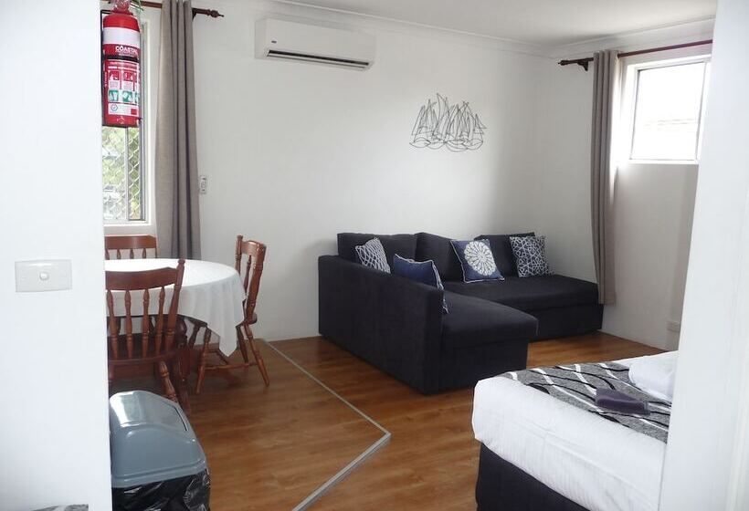 חדר משפחתי, Forster And Wallis Lake Motel