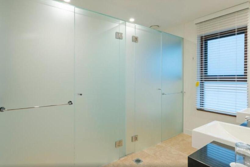 スリーベッドルーム　ヴィラ, Luxury Apartments At Temple Resort And Spa Port Douglas