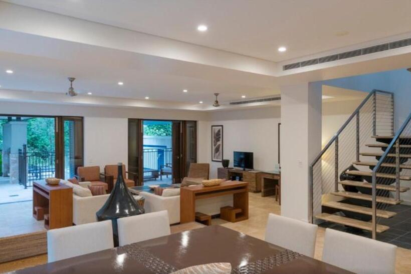 スリーベッドルーム　ヴィラ, Luxury Apartments At Temple Resort And Spa Port Douglas
