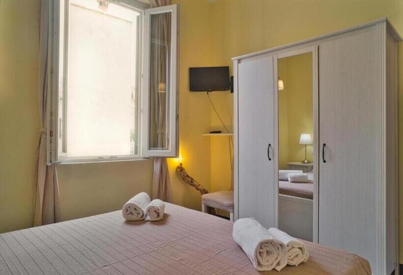 غرفة قياسية حمام مشترك, 2 Passi Dal Mare