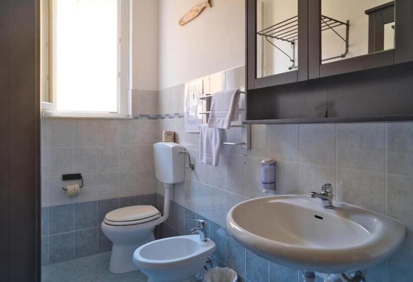 غرفة سوبيريور ثلاثية, 2 Passi Dal Mare